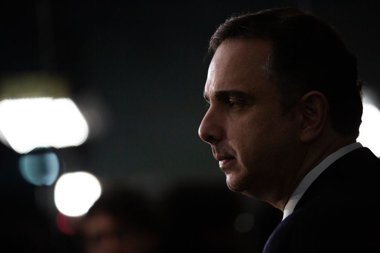 Fabio Rodrigues-Pozzebom/ Agência Brasil Brasília, DF 01/06/2023 O presidente do Senado, Rodrigo Pacheco, fala com a imprensa antes de ir ao plenário Foto: Fabio Rodrigues-Pozzebom/ Agência Brasil